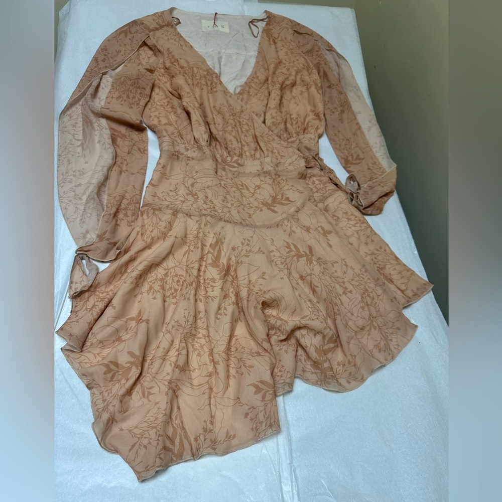 NWT: TJD Sierra Mini Tan Floral Women's Wrapped Dress💥